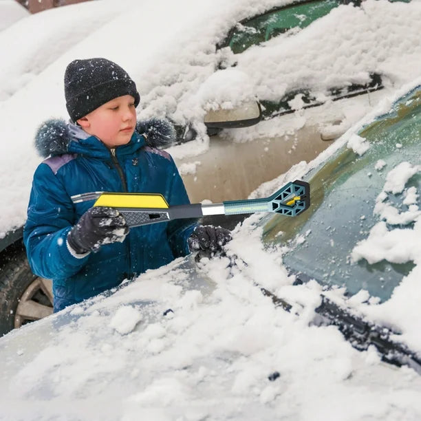 Sneeuwruimapparaat voor de auto in de winter